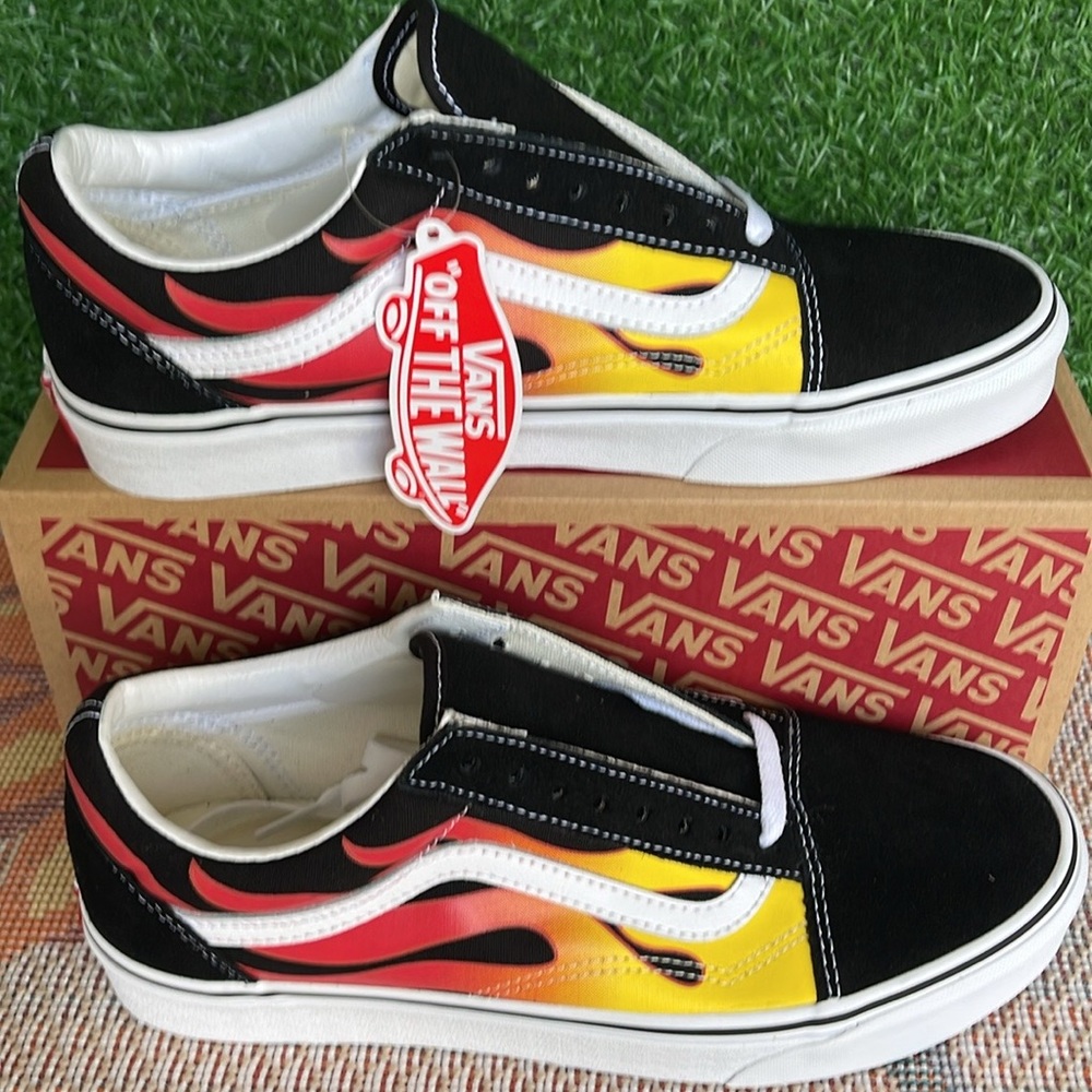 Vans Men’s Old Skool
(Flame) Black/Black/True White
VN0A38G1PHN
Sneakers - Picture 8 of 16
